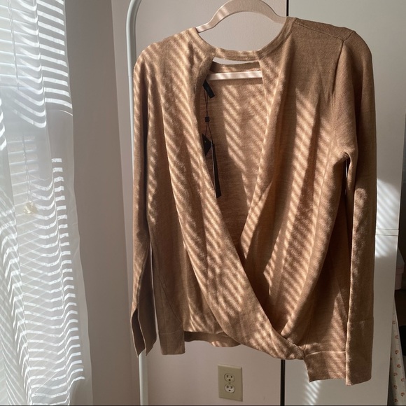 BCBG Max Azaria Beige Open Back Knit Sweater Top Size L - Picture 4 of 7